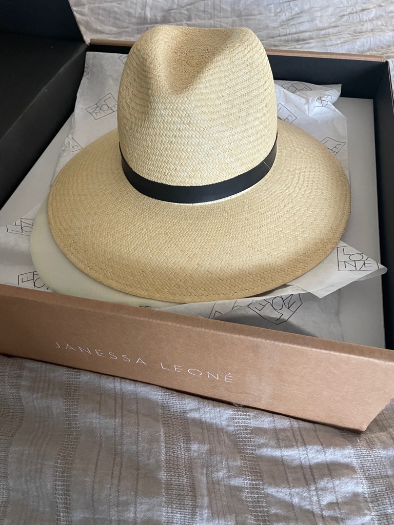 Nwt Janessa Leon Gloria Hat. Wide Brim Straw Fedora - Natural With Black Band — image 5 of 5